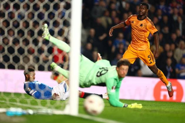 Youssef Chermiti of Rangers fires wide of goal during the Europa League league phase match at Ibrox Stadium, Glasgow. Rangers v Roma - UEFA Europa League - League Phase - Ibrox Stadium, Glasgow, Lanarkshire, Scotland, UK - 06 Nov 2025Glasgow Ibrox Lanarkshire United Kingdom  Copyright: xO Rourke RangersxFC Shutterstockx 15702164m