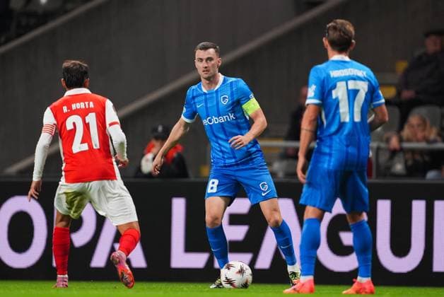 Braga s Ricardo Horta, Genk s Bryan Heynen and Genk s Patrik Hrosovsky fight for the ball during a soccer game between Portuguese soccer team SC Braga and Belgian club KRC Genk, on Thursday 06 November 2025, in Braga, fourth game (out of 8) in the league phase of the UEFA Europa League competition. JOMAxGISBERT  x139676679x