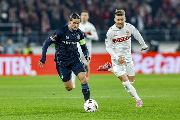 STUTTGART , 06-11-2025 , MHP Arena , season 2025 2026 , UEFA Europa League League phase match between Vfb Stuttgart and Feyenoord , Picture shows Feyenoord player Anis Hadj Moussa and Stuttgart player Maximilian MittelstÅ dt Stuttgart - Feyenoord  x31891762x Copyright: