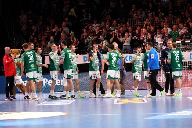 DEU, DHB-Pokal, Fuechse Berlin vs. Eisenach, 06.11.2025, Max-Schmeling-Halle, Berlin, DEU, DHB-Pokal, Fuechse Berlin vs. Eisenach, im Bild Fuechse-Spielerkreis