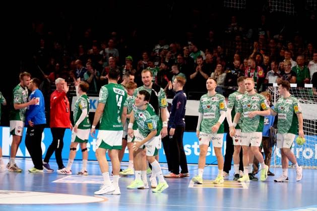 DEU, DHB-Pokal, Fuechse Berlin vs. Eisenach, 06.11.2025, Max-Schmeling-Halle, Berlin, DEU, DHB-Pokal, Fuechse Berlin vs. Eisenach, im Bild Fuechse-Spielerkreis