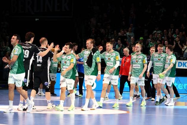 DEU, DHB-Pokal, Fuechse Berlin vs. Eisenach, 06.11.2025, Max-Schmeling-Halle, Berlin, DEU, DHB-Pokal, Fuechse Berlin vs. Eisenach, im Bild Fuechse-Spielerkreis