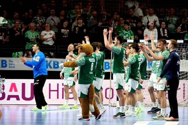 DEU, DHB-Pokal, Fuechse Berlin vs. Eisenach, 06.11.2025, Max-Schmeling-Halle, Berlin, DEU, DHB-Pokal, Fuechse Berlin vs. Eisenach, im Bild Fuechse-Spielerkreis, Dejan Milosavljev (Fuechse Berlin 96)
