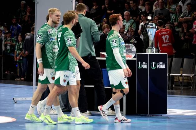 DEU, DHB-Pokal, Fuechse Berlin vs. Eisenach, 06.11.2025, Max-Schmeling-Halle, Berlin, DEU, DHB-Pokal, Fuechse Berlin vs. Eisenach, im Bild Fuechse-Spielerkreis, der DHB-Pokal