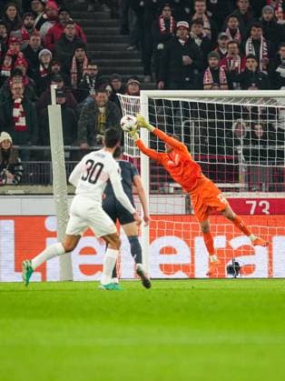 UEFA Europa League: VfB Stuttgart v Feyenoord Stuttgart - Feyenoord keeper Timon Wellenreuther during the fourth match of the UEFA Europa League 2025 2026. The match is set between VfB Stuttgart and Feyenoord at Neckarstadion, MHP Arena on 6 November 2025 in Stuttgart, Germany. Copyright: xYannickxVerhoevenx