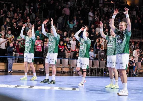 06.11.2025, xlakx, Handball, DHB-Pokal 1 8 Finale, Fuechse Berlin - ThSV Eisenach v.l. Mathias Gidsel (Fuechse Berlin), Lasse Andersson (Fuechse Berlin), Tobias Grondahl (Fuechse Berlin), Matthes Langhoff (Fuechse Berlin), Max Darj (Fuechse Berlin) Jubel ueber den Sieg, Jubel nach Spielende Berlin