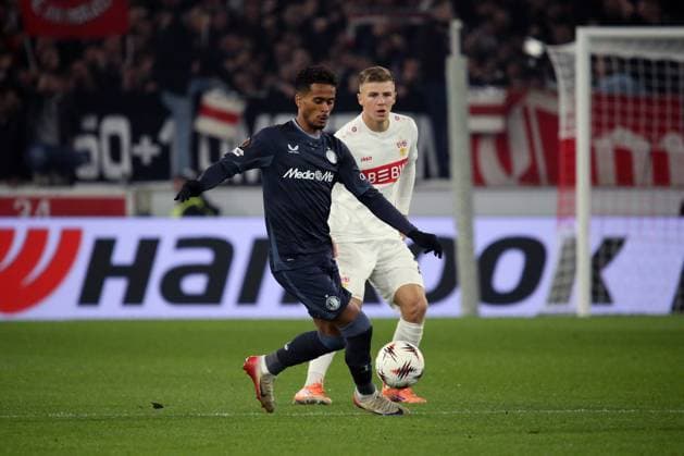 06.11.2025, xmohx, Fussball UEFA Europa League, VfB Stuttgart - Feyernoord Rotterdam v.l. Goncalo Borges (Feyenoord Rotterdam) Finn Jeltsch (VfB Stuttgart) TIONS PROHIBIT ANY USE OF PHOTOGRAPHS as IMAGE SEQUENCES and or QUASI-VIDEO) Stuttgart