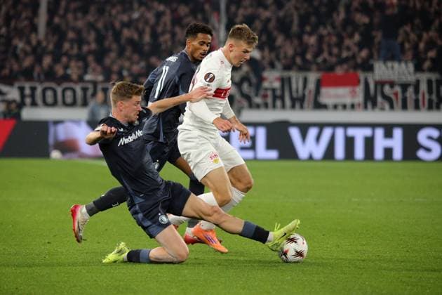 06.11.2025, xmohx, Fussball UEFA Europa League, VfB Stuttgart - Feyernoord Rotterdam v.l. Gijs Smal (Feyenoord Rotterdam) Finn Jeltsch (VfB Stuttgart) Zweikampf, Aktion, action, battle for the ball TIONS PROHIBIT ANY USE OF PHOTOGRAPHS as IMAGE SEQUENCES and or QUASI-VIDEO) Stuttgart