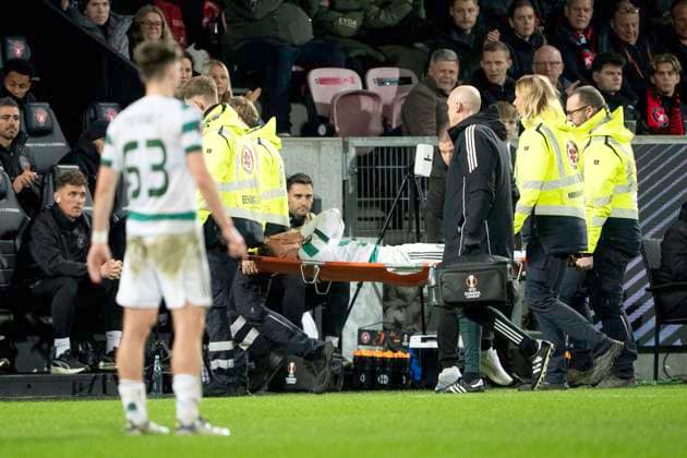UEFA Europa League: FC Midtjylland - Celtic FC Celtic s Callum Osmand is carried off the field during the Europa League match between FC Midtjylland and Celtic FC at MCH Arena in Herning on Thursday, November 6, 2025. (Photo: Bo Amstrup Ritzau Scanpix) , Herning Denmark Mors Copyright: BoxAmrstrupx xRitzauxScanpix BoxAmstrupx spdk20251106-211521-L