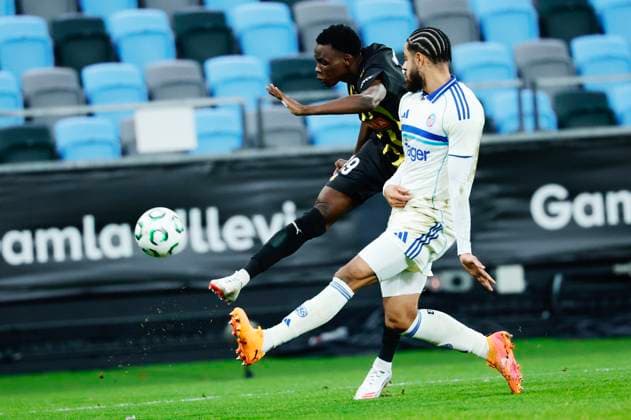 Häcken s John Paul Dembe and Strasbourg s Andrew Omobamidele during Thursday s Conference League third round football match between BK Häcken and RC Strasbourg Alsace at Gamla Ullevi in Gothenburg, Sweden on november 06, 2025. GÖTEBORG SWEDEN x9200x