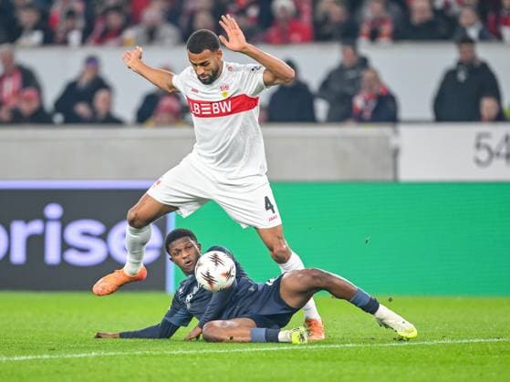 Josha Vagnoman (VfB Stuttgart) und Givairo Read (Feyenoord Rotterdam) battle for the ball during the UEFA Europa League 2025 26 League Phase MD4 match between VfB Stuttgart and Feyenoord at Stuttgart Arena on November 6, 2025 in Stuttgart, Germany. (Photo by Harry Langer DeFodi Images) Josha Vagnoman VfB Stuttgart and Givairo Read Feyenoord Rotterdam battle for the ball during the UEFA Europa League 2025 26 League Phase MD4 match between VfB Stuttgart and Feyenoord at Stuttgart Arena on November 6, 2025 in Stuttgart, Germany Photo by Harry Langer DeFodi Images