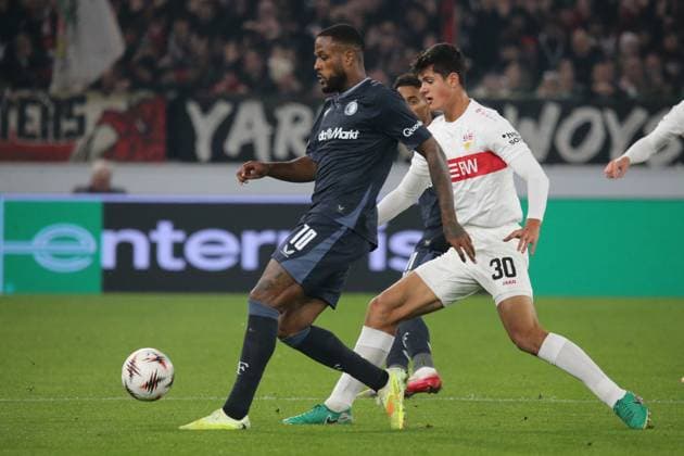 06.11.2025, xmohx, Fussball UEFA Europa League, VfB Stuttgart - Feyernoord Rotterdam v.l. Cyle Larin (Feyenoord Rotterdam) Chema Andres (VfB Stuttgart) Zweikampf, Aktion, action, battle for the ball TIONS PROHIBIT ANY USE OF PHOTOGRAPHS as IMAGE SEQUENCES and or QUASI-VIDEO) Stuttgart