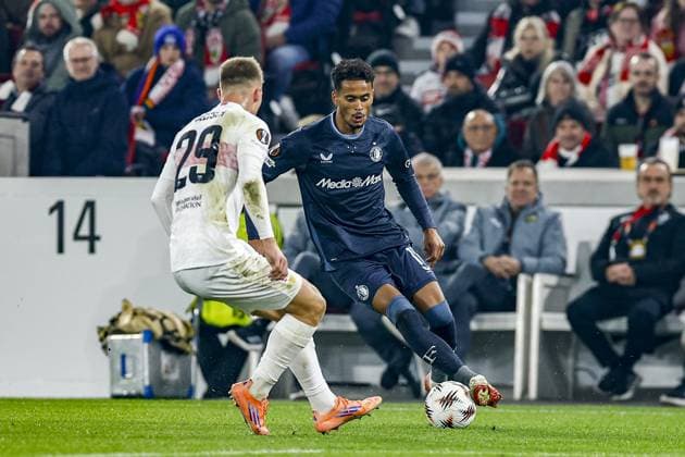 STUTTGART , 06-11-2025 , MHP Arena , season 2025 2026 , UEFA Europa League League phase match between Vfb Stuttgart and Feyenoord , Picture shows Stuttgart player Finn Jeltsch and Feyenoord player Goncalo Borges Stuttgart - Feyenoord  x31891803x Copyright: