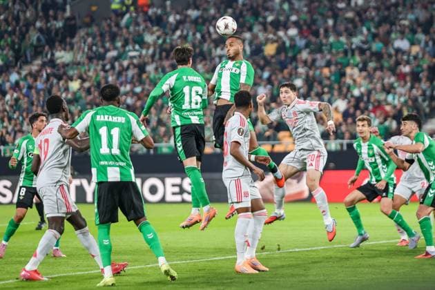 UEFA Europa Leauge: Real Betis vs Olympique Lyon Sevilla, Spain - 06 11 2025: UEFA Europa League match between Real Betis Balompie and Olympique Lyon at Estadio La Cortuja 4 Real Betis defender, Natan climbs high and wins a header Mandatory Credit: Toby Tande Avant Sports Agency Sevilla Estadio La Cortuja Spain Copyright: xx