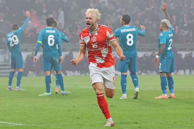 Mainz, Deutschland 06. November 2025: Conference League - 2025 2026 - FSV Mainz 05 vs. AC Florenz Im Bild: Benedikt Hollerbach (Mainz) freut sich über sein Tor zum 1:1. Mewa Arena Rheinland - Pfalz Copyright: xFotostandx xRacochax