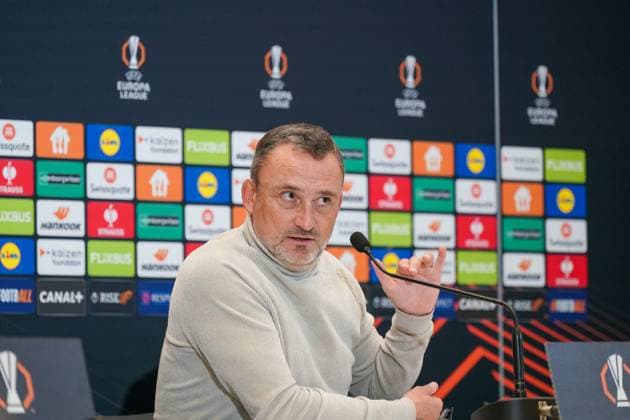 Fussball, UEFA Europa League 2025 26, 4. Spieltag - OGC Nizza vs SC Freiburg - Allianz Riviera (Nizza, Frankreich): Franck Haise (Trainer, OGC Nizza) Pressekonferenz, Medien Copyright: xJOERANxSTEINSIEKx