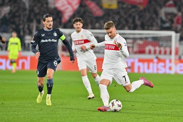 Europa League; VfB Stuttgart - Feyenoord Rotterdam; 06.11.2025 STUTTGART, DEUTSCHLAND - 6. NOVEMBER: im Duell Anis Hadj MOUSSA (Feyenoord Rotterdam 23) und Maximilian MITTELSTÄDT (VfB Stuttgart 7) beim Ligaspiel zwischen dem VfB Stuttgart und Feyenoord Rotterdam am 4. Spieltag der Europa League in der MHP-Arena am 06.11.2025 Copyright: xBEAUTIFULxSPORTS Goldbergx