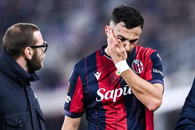 251106 Charalampos Lykogiannis of Bologna looks dejected after receiving a red card during the Europa League football match between Bologna and Brann on November 6, 2025 in Bologna. Photo: Image Photo BILDBYRAN kod XY XY0083 fotboll football soccer fotball uefa europa league europa league bologna brann bbeng depp Copyright: ImagexPhoto BB251106ZL012