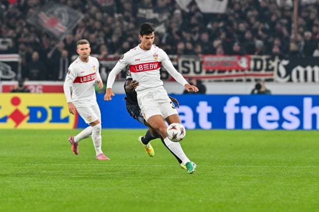 Europa League; VfB Stuttgart - Feyenoord Rotterdam; 06.11.2025 STUTTGART, DEUTSCHLAND - 6. NOVEMBER: im Duell Chema ANDRES (VfB Stuttgart 30) und Cyle LARIN (Feyenoord Rotterdam 10) beim Ligaspiel zwischen dem VfB Stuttgart und Feyenoord Rotterdam am 4. Spieltag der Europa League in der MHP-Arena am 06.11.2025 Copyright: xBEAUTIFULxSPORTS Goldbergx