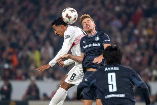 Tiago Tomas (VfB Stuttgart) und Gijs Smal (Feyenoord Rotterdam). xettx, Deutschland, Stuttgart, 06.11.2025, Fussball, UEFA Europa League: VfB Stuttgart vs Feyenoord Rotterdam, Saison 2025 2026, Match Day 4, MHP Arena