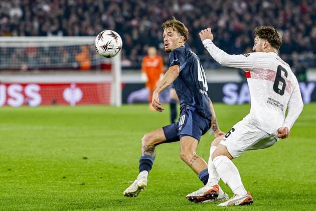 STUTTGART , 06-11-2025 , MHP Arena , season 2025 2026 , UEFA Europa League League phase match between Vfb Stuttgart and Feyenoord , Picture shows Feyenoord player Luciano Valente and Stuttgart player Angelo Stiller Stuttgart - Feyenoord  x31891925x Copyright: