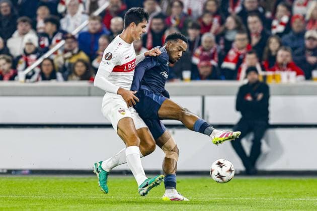 STUTTGART , 06-11-2025 , MHP Arena , season 2025 2026 , UEFA Europa League League phase match between Vfb Stuttgart and Feyenoord , Picture shows Stuttgart player Chema Andres and Feyenoord player Quiten Timber Stuttgart - Feyenoord  x31891983x Copyright: