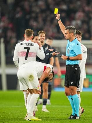 UEFA Europa League: VfB Stuttgart v Feyenoord Stuttgart - Anis Hadj Moussa of Feyenoord, Referee HoraÈ›iu FeÈ™nic during the fourth match of the UEFA Europa League 2025 2026. The match is set between VfB Stuttgart and Feyenoord at Neckarstadion, MHP Arena on 6 November 2025 in Stuttgart, Germany. Copyright: xYannickxVerhoevenx