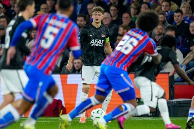 2025-11-06 Crystal Palace v AZ Alkmaar - UEFA Conference League 2025 26 League Phase MD4 LONDON, UNITED KINGDOM - NOVEMBER 6: Sven Mijnans of AZ Alkmaar looks on during the UEFA Conference League 2025 26 League Phase MD4 match between Crystal Palace and AZ Alkmaar at Selhurst Park Stadium on November 6, 2025 in London, United Kingdom. London Selhurst Park Stadium United Kingdom Content not available for redistribution in The Netherlands directly or indirectly through any third parties. Copyright: xEdxvanxdexPolx