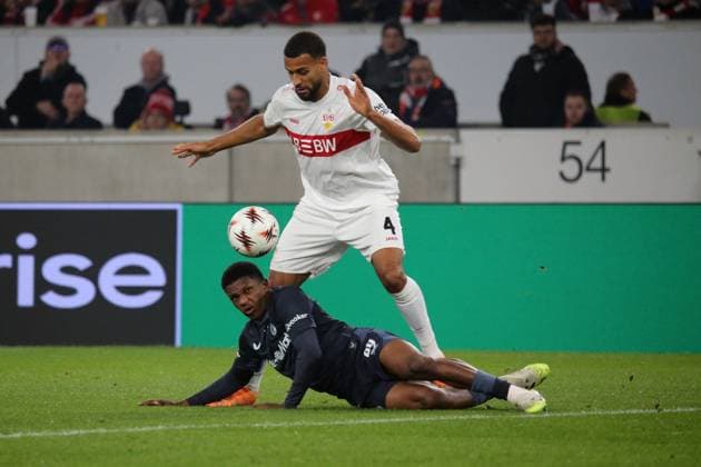 06.11.2025, xmohx, Fussball UEFA Europa League, VfB Stuttgart - Feyernoord Rotterdam v.l. Givairo Read (Feyenoord Rotterdam) Josha Vagnoman (VfB Stuttgart) Zweikampf, Aktion, action, battle for the ball (DFL DFB REGULATIONS PROHIBIT ANY USE OF PHOTOGRAPHS as IMAGE SEQUENCES and or QUASI-VIDEO) Stuttgart
