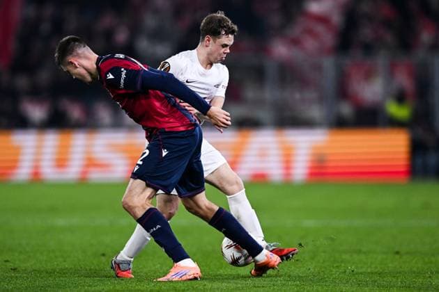 251106 Eggert Aron Gudmundsson of Brann and Emil Holm of Bologna during the Europa League football match between Bologna and Brann on November 6, 2025 in Bologna. Photo: Image Photo BILDBYRAN kod XY XY0083 fotboll football soccer fotball uefa europa league europa league bologna brann bbeng Copyright: ImagexPhoto BB251106ZU017