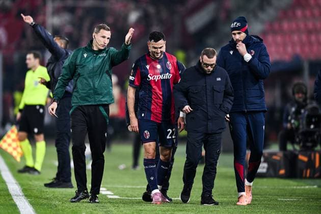 251106 Charalampos Lykogiannis of Bologna leaves the pitch after receiving a red card during the Europa League football match between Bologna and Brann on November 6, 2025 in Bologna. Photo: Image Photo BILDBYRAN kod XY XY0083 fotboll football soccer fotball uefa europa league europa league bologna brann bbeng depp Copyright: ImagexPhoto BB251106ZV010