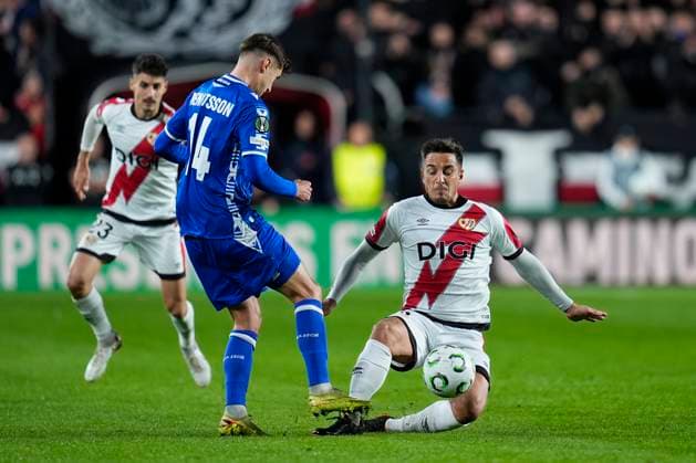 November 6, 2025, Madrid, Madrid, SPAIN: Oscar Trejo of Rayo Vallecano and Leo Bengtsson of Lech Poznan in action during the UEFA Conference League 2025 26 League Phase MD3 match between Rayo Vallecano de Madrid and KKS Lech Poznan at Estadio Vallecas on November 06, 2025 in Madrid, Spain. Madrid SPAIN - ZUMAa181 20251106_zaa_a181_032 Copyright: xDennisxAgyemanx