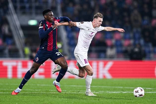 251106 Jhon Lucumi of Bologna and Emil Kornvig of Brann during the Europa League football match between Bologna and Brann on November 6, 2025 in Bologna. Photo: Image Photo BILDBYRAN kod XY XY0083 fotboll football soccer fotball uefa europa league europa league bologna brann bbeng Copyright: ImagexPhoto BB251106ZI010