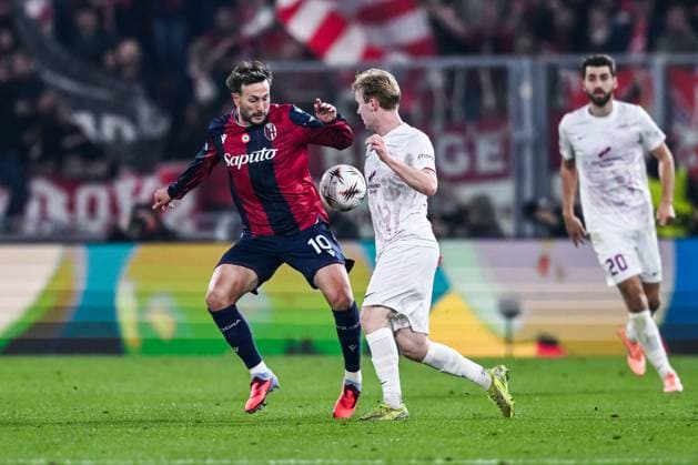 251106 Federico Bernardeschi of Bologna and Markus Haaland of Brann during the Europa League football match between Bologna and Brann on November 6, 2025 in Bologna. Photo: Image Photo BILDBYRAN kod XY XY0083 fotboll football soccer fotball uefa europa league europa league bologna brann bbeng Copyright: ImagexPhoto BB251106ZK010