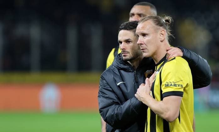 UEFA Europa Conference League Group Phase, OPAP Arena, Athens, Greece 6 11 2025 AEK Athens vs Shamrock Rovers AEK Athens Mijat GaÄ‡inoviÄ‡ and Domagoj Vida after the game Mijat GaÄ‡inoviÄ‡ and Domagoj Vida 6 11 2025  Copyright: x INPHOx NVIX4954