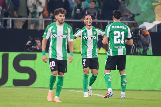 UEFA Europa Leauge: Real Betis vs Olympique Lyon Sevilla, Spain - 06 11 2025: UEFA Europa League match between Real Betis Balompie and Olympique Lyon at Estadio La Cortuja 7 Real Betis attacker, Antony celebrates scoring his sides second goal of the match Mandatory Credit: Toby Tande Avant Sports Agency Sevilla Estadio La Cortuja Spain Copyright: xx