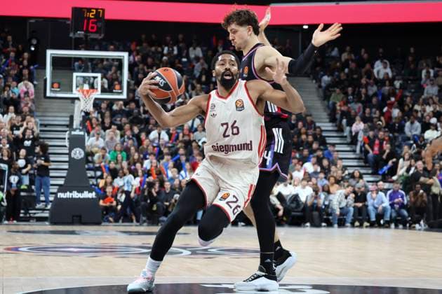 BASKET BALL : Paris Basket Vs Bayern - Euroligue - 06 11 2025 Spencer Dinwiddie (Bayern) Vs Daulkton Hommes (Paris) ParisFrance  Copyright: xMichaelxBaucherx