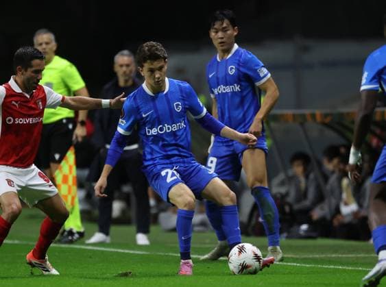 Sporting de Braga-Genk-EuropaLeague-Matchday 4-6-11-2025 Thorsten Fink of KRC Genk in action during the UEFA Europe League, Phase League, Matchday 4, between Sporting Club de Braga and KRC Genk at Stadium Municipal of Braga on November 6, 2025 in Braga (Portugal) (Photo by Luis de la Mata SportPix Sipa USA) Braga Stadium Municipal of Braga Braga Portugal Copyright: xLuisxdexlaxMatax xsportPix.org.ux