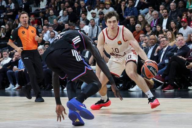 BASKET BALL : Paris Basket Vs Bayern - Euroligue - 06 11 2025 Justinian Jessup (Bayern) Vs Mouhamed Faye (Paris) ParisFrance  Copyright: xMichaelxBaucherx