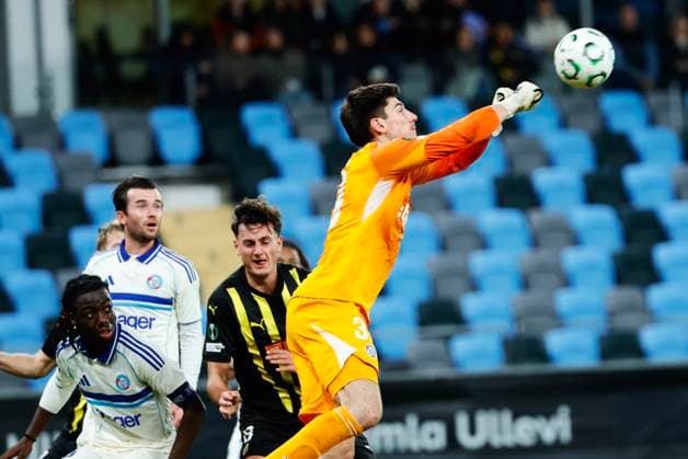 Strasbourg s Mike Penders during Thursday s Conference League third round football match between BK Häcken and RC Strasbourg Alsace at Gamla Ullevi in Gothenburg, Sweden on november 06, 2025. GÖTEBORG SWEDEN x9200x
