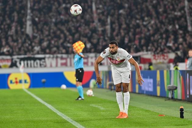 Europa League; VfB Stuttgart - Feyenoord Rotterdam; 06.11.2025 STUTTGART, DEUTSCHLAND - 6. NOVEMBER: Josha VAGNOMAN (VfB Stuttgart 4) bei einem Einwurf beim Ligaspiel zwischen dem VfB Stuttgart und Feyenoord Rotterdam am 4. Spieltag der Europa League in der MHP-Arena am 06.11.2025 Copyright: xBEAUTIFULxSPORTS Goldbergx