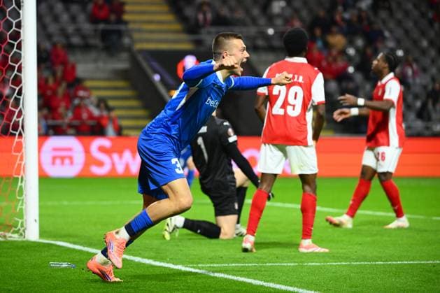SC Braga v KRC Genk - UEFA Europa League BRAGA, PORTUGAL - NOVEMBER 06 : Heymans Daan midfielder of KRC Genk celebrating scoring a goal from Sor Yira midfielder of KRC Genk during the UEFA Europa League 2025 26 League Phase MD4 match between SC Braga and KRC Genk on November 6, 2025 in Braga, Portugal, 06 11 2025 Braga Portugal  Copyright: xVincentxKalutx