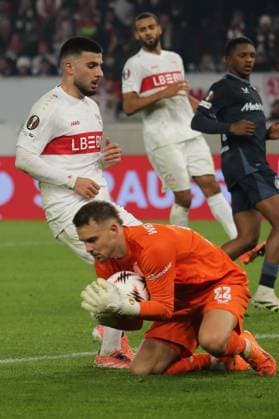06.11.2025, xmohx, Fussball UEFA Europa League, VfB Stuttgart - Feyernoord Rotterdam v.l. Deniz Undav (VfB Stuttgart) Timon Wellenreuther (Feyenoord Rotterdam) (DFL DFB REGULATIONS PROHIBIT ANY USE OF PHOTOGRAPHS as IMAGE SEQUENCES and or QUASI-VIDEO) Stuttgart