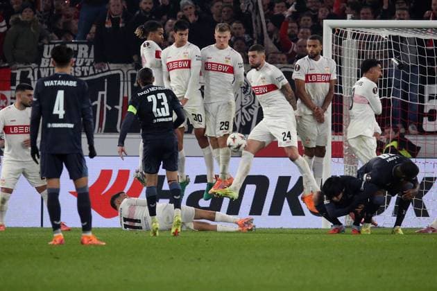 06.11.2025, xmohx, Fussball UEFA Europa League, VfB Stuttgart - Feyernoord Rotterdam v.l. Anis Hadj Moussa (Feyenoord Rotterdam) Freistoss (DFL DFB REGULATIONS PROHIBIT ANY USE OF PHOTOGRAPHS as IMAGE SEQUENCES and or QUASI-VIDEO) Stuttgart