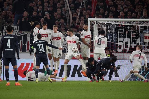 06.11.2025, xmohx, Fussball UEFA Europa League, VfB Stuttgart - Feyernoord Rotterdam v.l. Anis Hadj Moussa (Feyenoord Rotterdam) Freistoss (DFL DFB REGULATIONS PROHIBIT ANY USE OF PHOTOGRAPHS as IMAGE SEQUENCES and or QUASI-VIDEO) Stuttgart