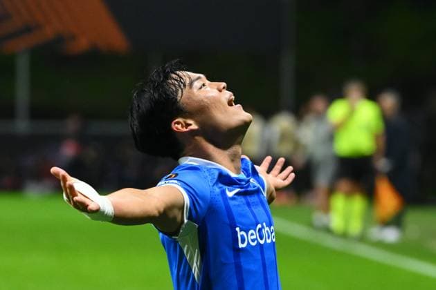 SC Braga v KRC Genk - UEFA Europa League BRAGA, PORTUGAL - NOVEMBER 06 : Oh Hyeon-Gyu forward of KRC Genk celebrating scoring a goal (1-3) during the UEFA Europa League 2025 26 League Phase MD4 match between SC Braga and KRC Genk on November 6, 2025 in Braga, Portugal, 06 11 2025 Braga Portugal  Copyright: xVincentxKalutx