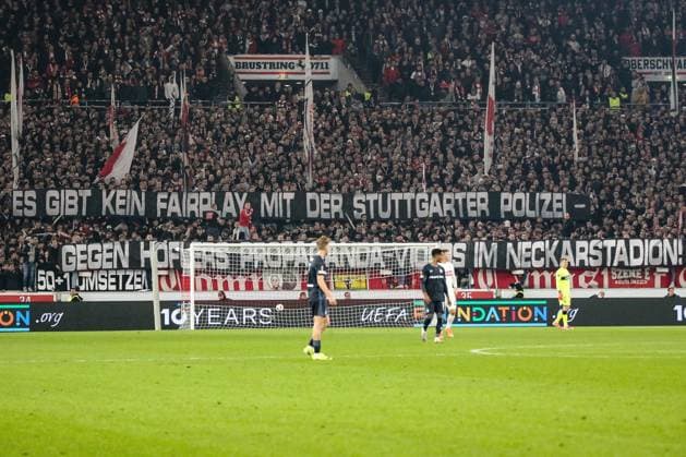 06.11.2025, xmohx, Fussball UEFA Europa League, VfB Stuttgart - Feyernoord Rotterdam v.l. Fans, Stimmung, Schals, Fahnen, Besucher, Commando Cannstatt, Ultras VfB Stuttgart Spruchband (DFL DFB REGULATIONS PROHIBIT ANY USE OF PHOTOGRAPHS as IMAGE SEQUENCES and or QUASI-VIDEO) Stuttgart