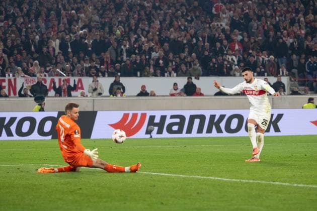 Torchance, Deniz Undav (VfB Stuttgart 26) li, Timon Wellenreuther (Feyenoord Rotterdam, 22) GER, VfB Stuttgart vs. Feyenoord Rotterdam, Fussball, UEFA Europa League, Herren, 4. Spieltag, Spielzeit 2025 2026, 06.11.2025, GER, VfB Stuttgart vs. Feyenoord Rotterdam, Fussball, UEFA Europa League, Herren, 4. Spieltag, Spielzeit 2025 2026, 06.11.2025 Stuttgart Copyright: xEibner-Pressefoto WolfgangxFrankx EP_WFK