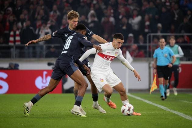 06.11.2025, xmohx, Fussball UEFA Europa League, VfB Stuttgart - Feyernoord Rotterdam v.l. Luciano Valente (Feyenoord Rotterdam) Bilal El Khannouss (VfB Stuttgart) Givairo Read (Feyenoord Rotterdam) Zweikampf, Aktion, action, battle for the ball (DFL DFB REGULATIONS PROHIBIT ANY USE OF PHOTOGRAPHS as IMAGE SEQUENCES and or QUASI-VIDEO) Stuttgart