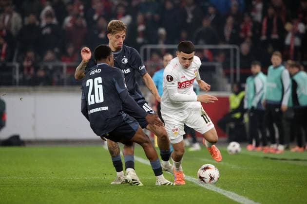 06.11.2025, xmohx, Fussball UEFA Europa League, VfB Stuttgart - Feyernoord Rotterdam v.l. Luciano Valente (Feyenoord Rotterdam) Bilal El Khannouss (VfB Stuttgart) Givairo Read (Feyenoord Rotterdam) Zweikampf, Aktion, action, battle for the ball (DFL DFB REGULATIONS PROHIBIT ANY USE OF PHOTOGRAPHS as IMAGE SEQUENCES and or QUASI-VIDEO) Stuttgart